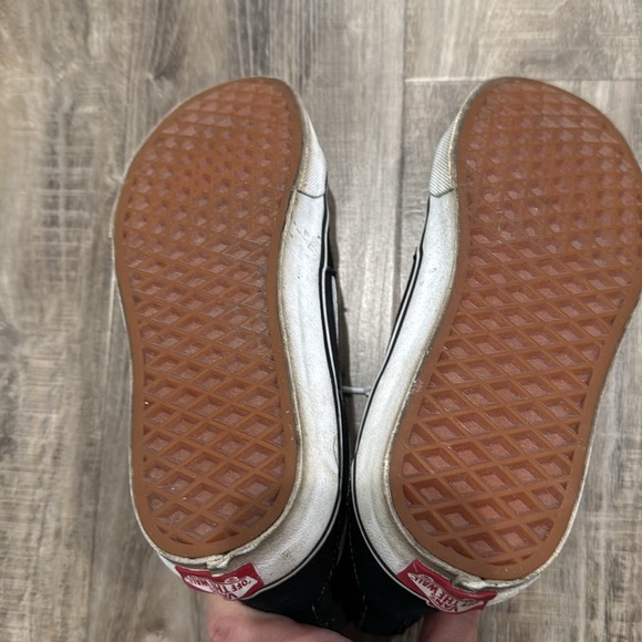 Vans - Picture 3 of 4